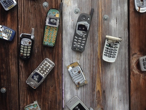 Read more about the article Tech News : Dumbphone Revival  